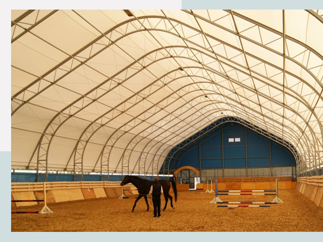 Строительство конных манежей в Устях-Лабинске